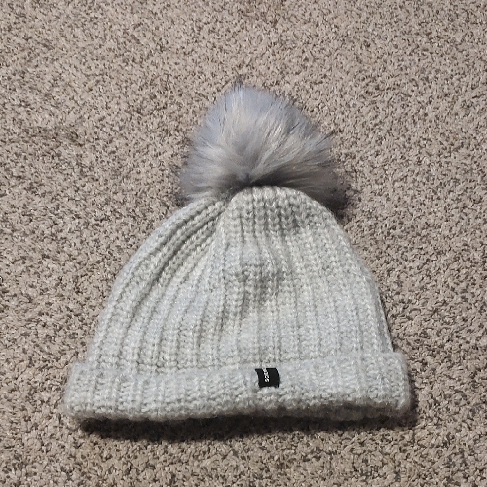 Cozy Gray Knit Pom-Pom Beanie